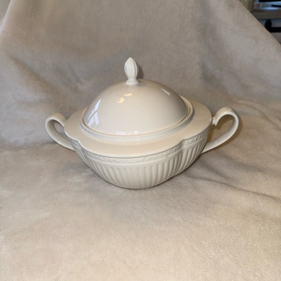 Mikasa Other - Mikasa Italian Countryside Covered Serving Dish